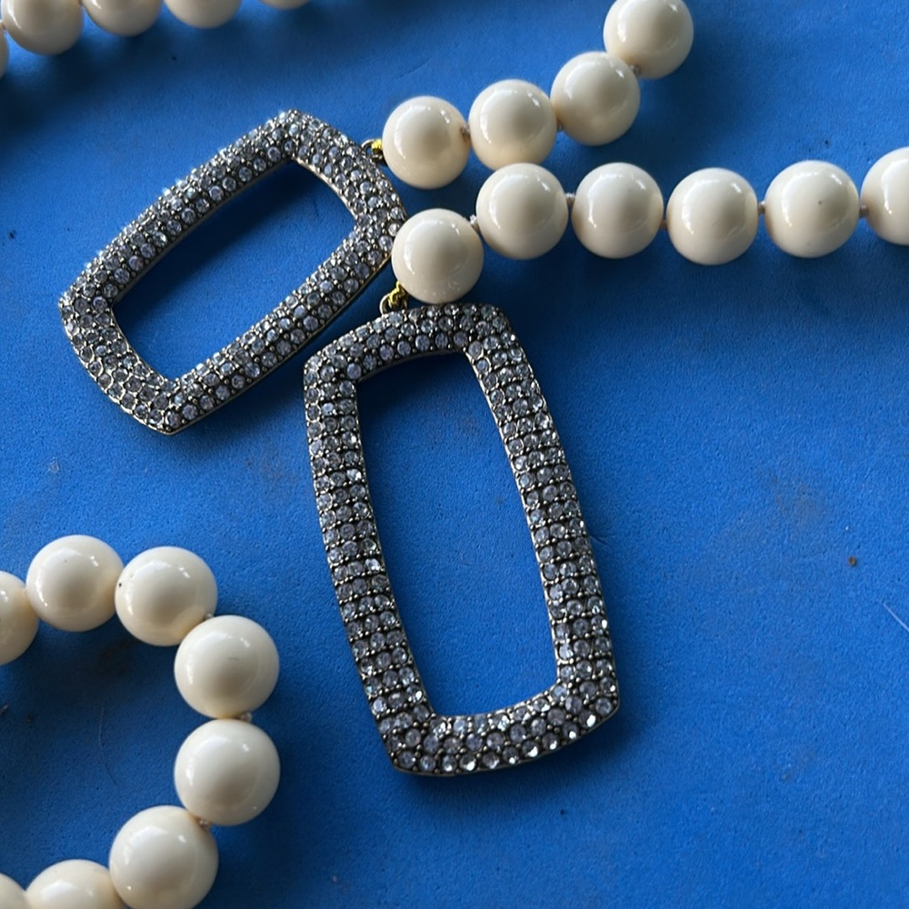 HEIDE DAUS NECKLACE beautifully set sparkling rhinestones adjusts to any length💋